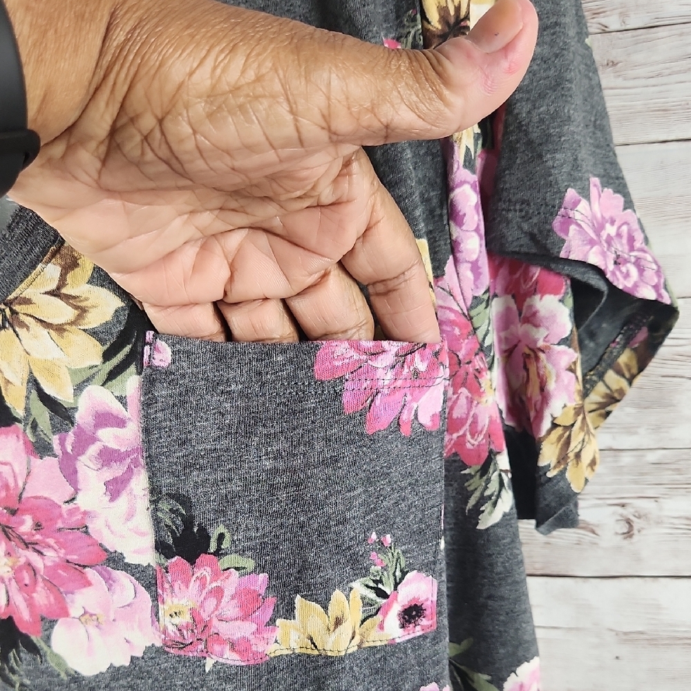 Torrid, Floral V-Neck Women's Top - Picture 3 of 6